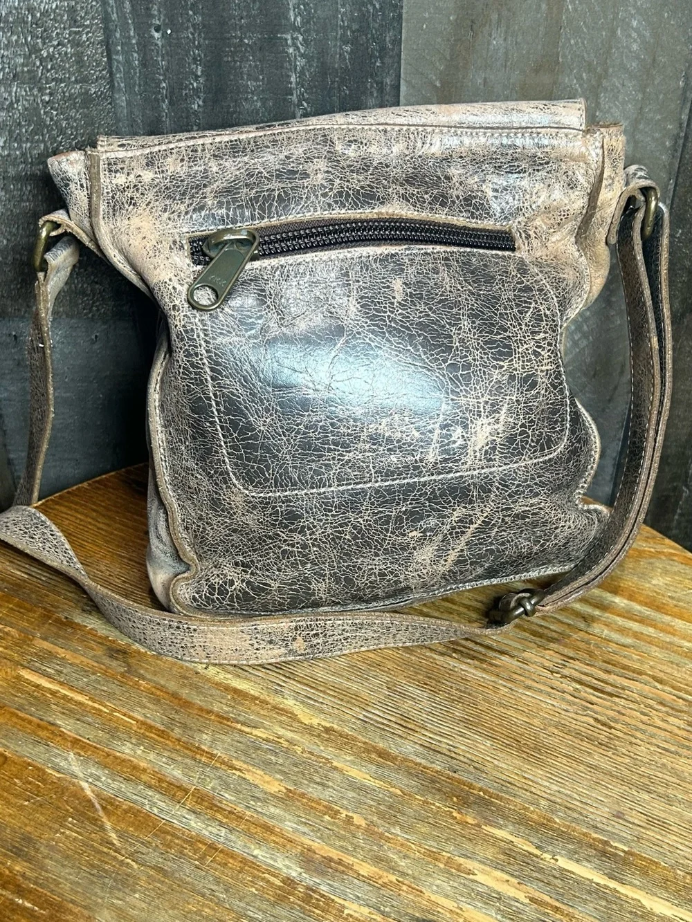 Vintage-Style Leather Crossbody Bag - Brown